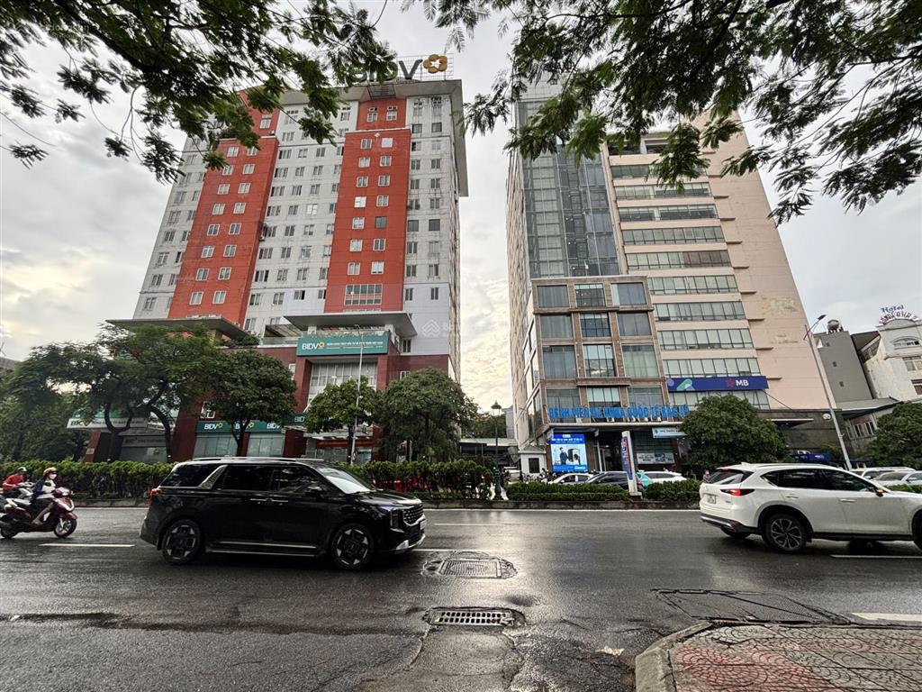 Bán căn hộ tòa nhà bidv mặt phố nguyễn văn cừ view đông nam tầng cao thoáng mát 94m2 chỉ 7.5 tỷ