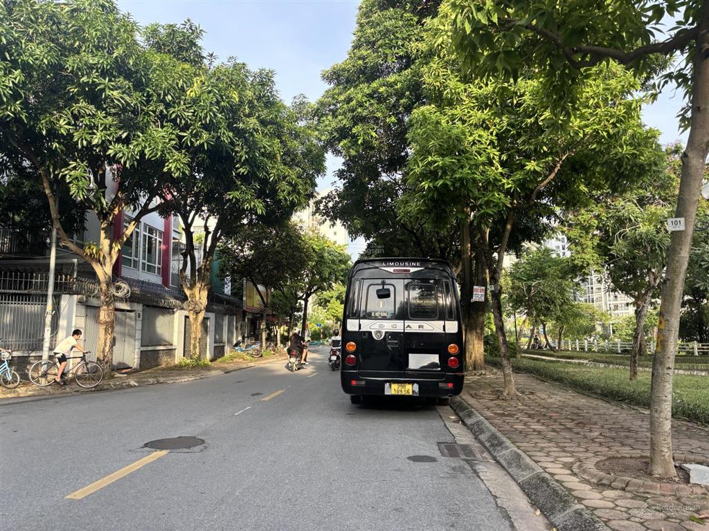 Vipgiảm sâu 10tỷ bán nhanh căn liền kề vị trí kinh doanh ven hồ công viên kđt sài đồng giá quá tốt