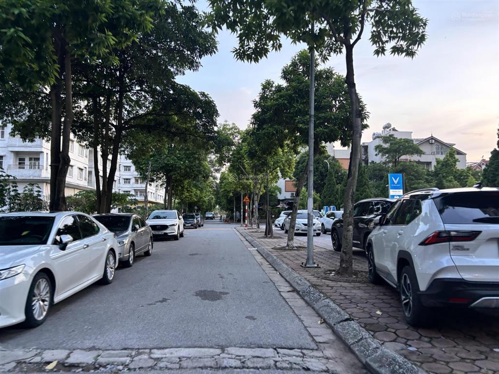 Vipgiảm sâu 10tỷ bán nhanh căn liền kề vị trí kinh doanh ven hồ công viên kđt sài đồng giá quá tốt