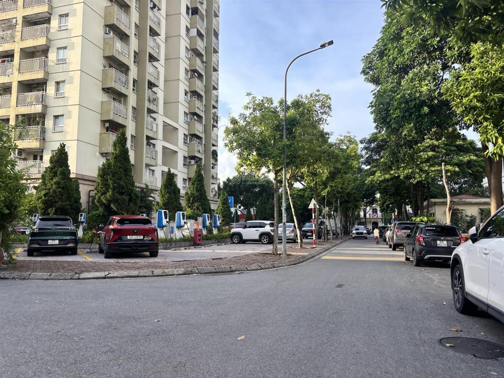 Vipgiảm sâu 10tỷ bán nhanh căn liền kề vị trí kinh doanh ven hồ công viên kđt sài đồng giá quá tốt