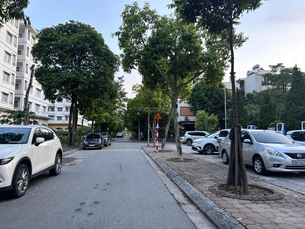 Vipgiảm sâu 10tỷ bán nhanh căn liền kề vị trí kinh doanh ven hồ công viên kđt sài đồng giá quá tốt