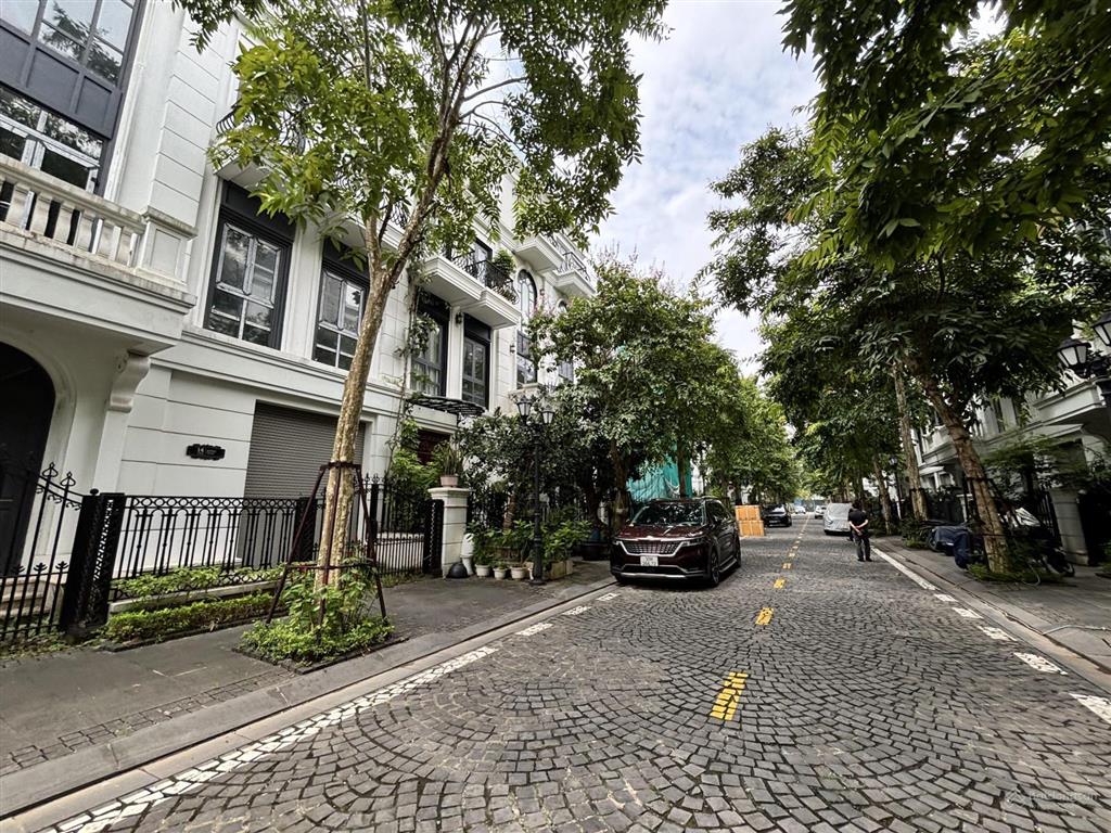 Bán liền kề thô 4 tầng 132 tại khu elegant park villa thạch bàn khu khép kín của vp bank 39.8 tỷ