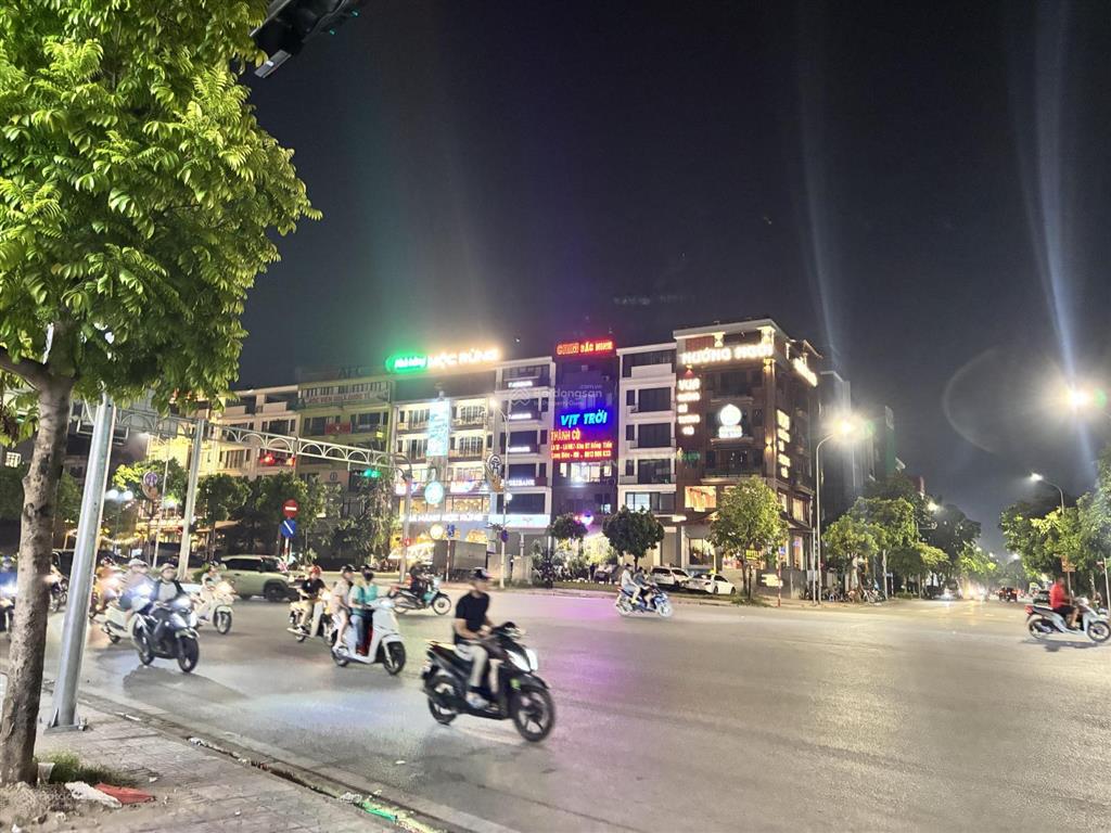 Hiếm bán căn nhà lô góc mặt hồ 3ha tại trung tâm bồ đề phố hồng tiến 100m2 chỉ hơn 30 tỷ giá trị