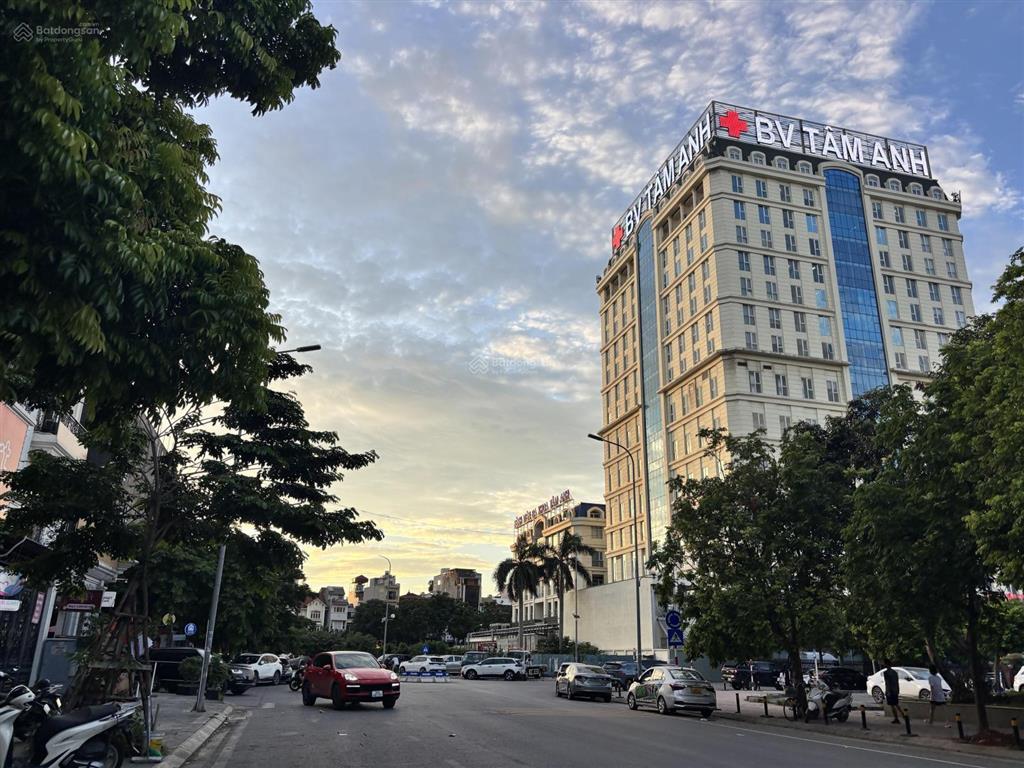 Hiếm bán căn nhà lô góc mặt hồ 3ha tại trung tâm bồ đề phố hồng tiến 100m2 chỉ hơn 30 tỷ giá trị