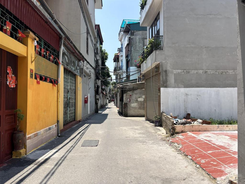 Bán nhà cấp 4(bán đất) ngõ thông ô tô vào ngay phố ẩm thực trung tâm sài đồng sầm uất 60.8m2 10.8tỷ