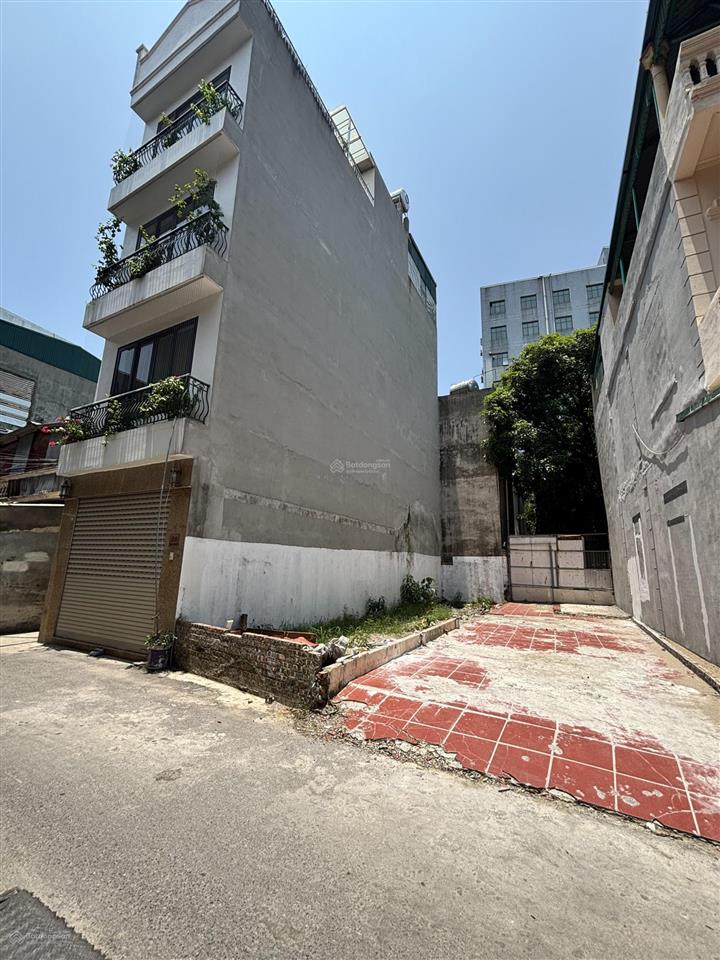 Bán nhà cấp 4(bán đất) ngõ thông ô tô vào ngay phố ẩm thực trung tâm sài đồng sầm uất 60.8m2 10.8tỷ