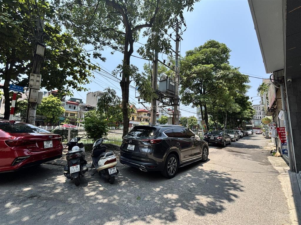 Bán nhà cấp 4(bán đất) ngõ thông ô tô vào ngay phố ẩm thực trung tâm sài đồng sầm uất 60.8m2 10.8tỷ
