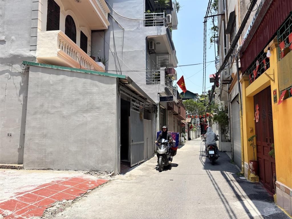 Bán nhà cấp 4(bán đất) ngõ thông ô tô vào ngay phố ẩm thực trung tâm sài đồng sầm uất 60.8m2 10.8tỷ