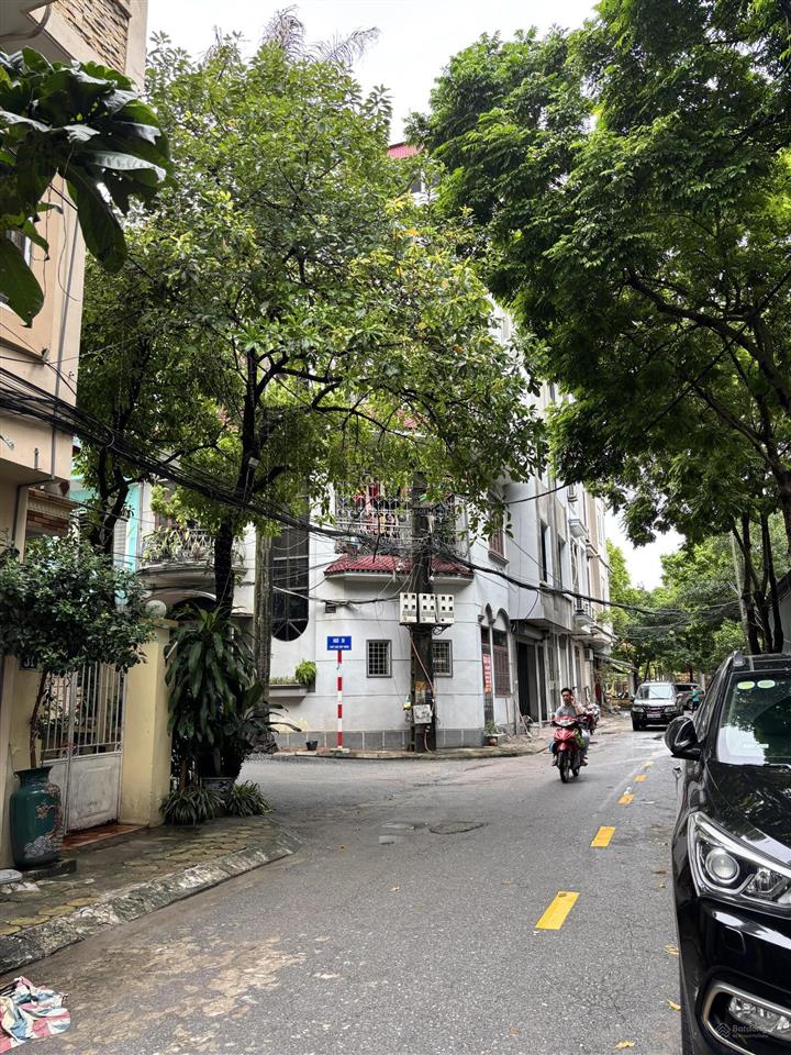 Nhà đẹp phân lô phố chu huy mân cạnh kđt sài đồng  vinhomes riverside gần aeon 100m2 chỉ 27,5 tỷ