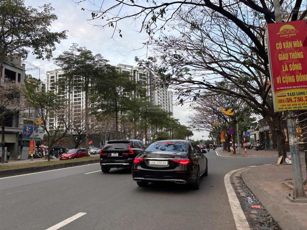Nhà đẹp phân lô phố chu huy mân cạnh kđt sài đồng  vinhomes riverside gần aeon 100m2 chỉ 27,5 tỷ
