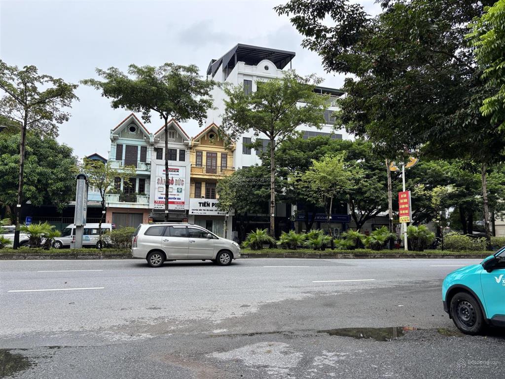 Nhà đẹp phân lô phố chu huy mân cạnh kđt sài đồng  vinhomes riverside gần aeon 100m2 chỉ 27,5 tỷ
