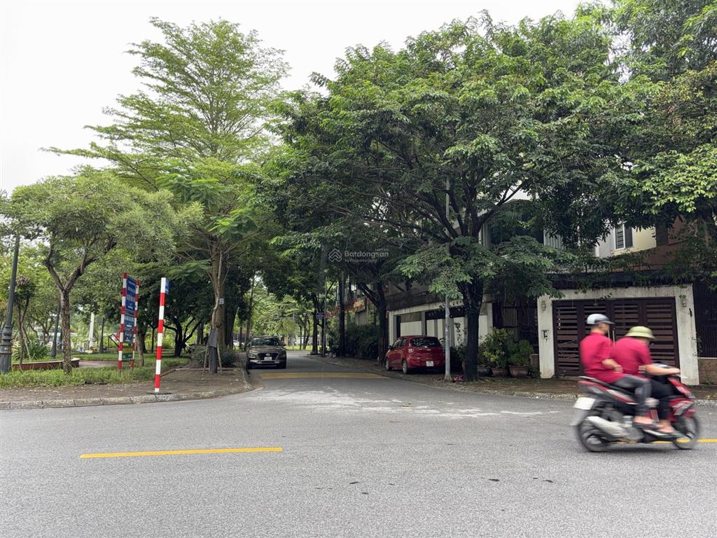 Cho thuê biệt thự lô góc mặt hồ đắc địa nhất kđt sài đồng bán cafe nhà hàng quá đẹp 180m2 chỉ 30tr