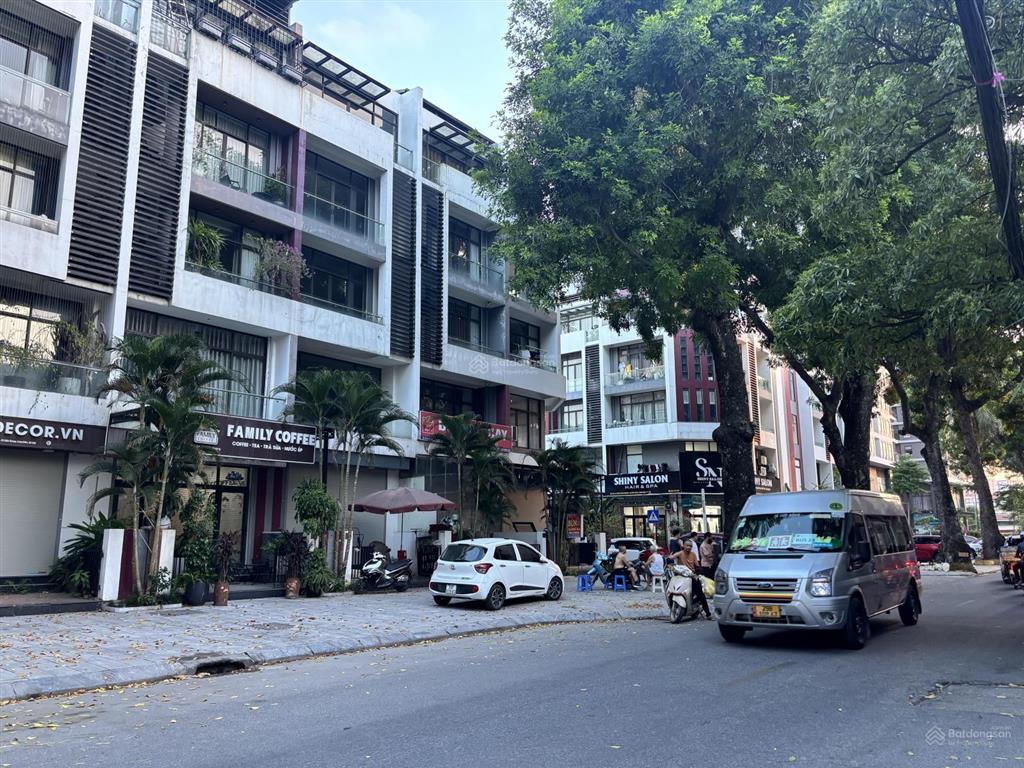 Hiếm  giá cực rẻ cho căn nhà 5 tầng thang máy hai mặt đường mặt phố đức giang 94m2 rất giá trị
