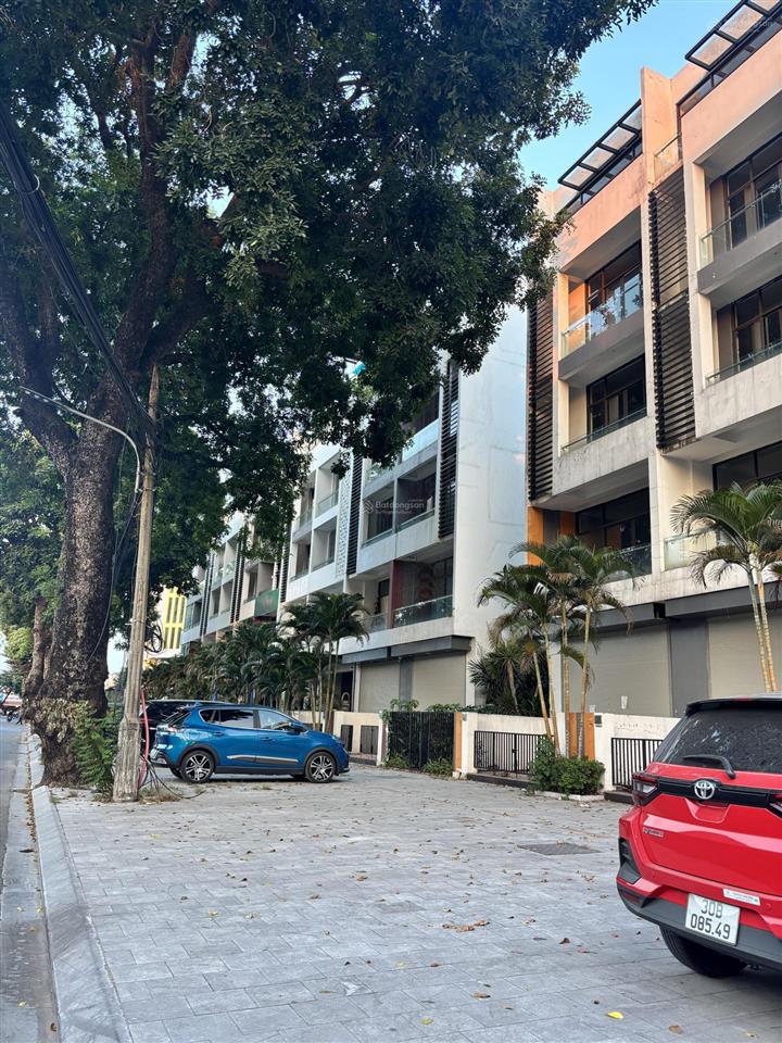 Hiếm  giá cực rẻ cho căn nhà 5 tầng thang máy hai mặt đường mặt phố đức giang 94m2 rất giá trị
