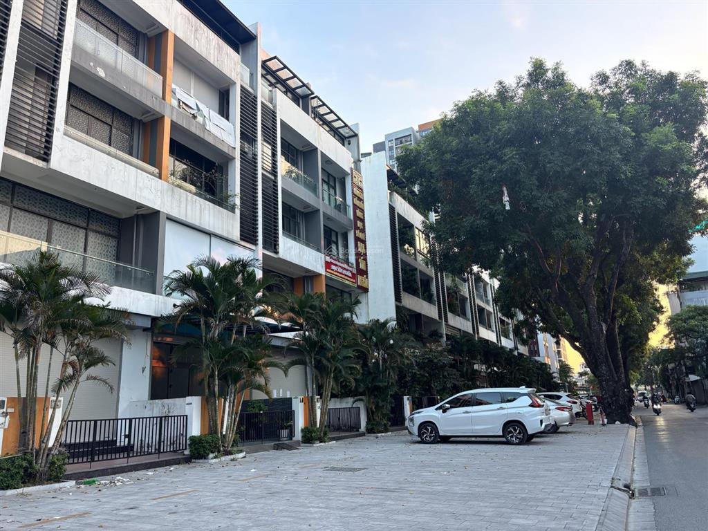 Hiếm  giá cực rẻ cho căn nhà 5 tầng thang máy hai mặt đường mặt phố đức giang 94m2 rất giá trị