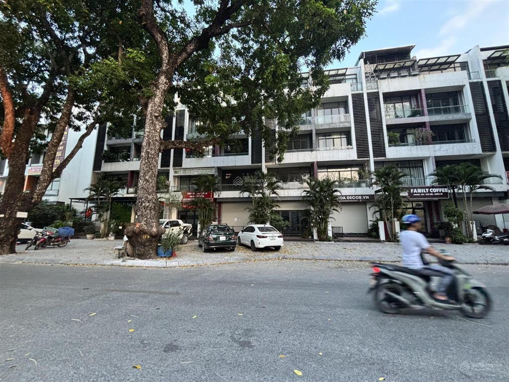 Hiếm  giá cực rẻ cho căn nhà 5 tầng thang máy hai mặt đường mặt phố đức giang 94m2 rất giá trị