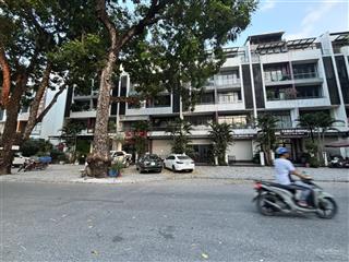 Hiếm  giá cực rẻ cho căn nhà 5 tầng thang máy hai mặt đường mặt phố đức giang 94m2 rất giá trị