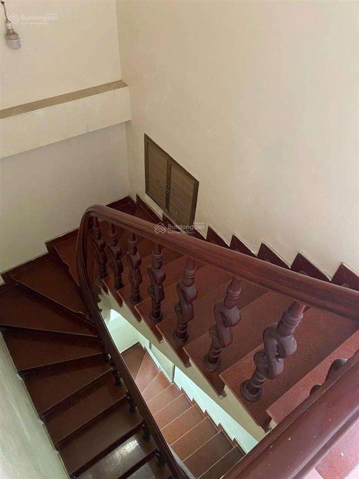 Bán căn nhà 4.5 tầng đường ô tô tránh nhau ngay phố sài đồng 40m2 giá 9 tỷ