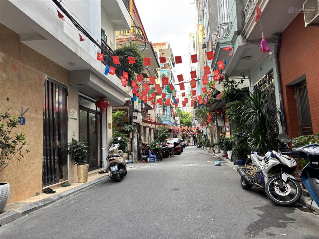 Quá hiếmnhà 4 tầng ngõ 6m thông ngay chợ và phố sài đồng sầm uất tiện ích 40m2 mt 4.2m giá cực rẻ