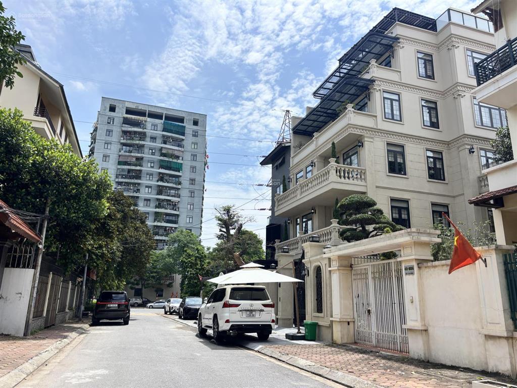 Vip  bán căn biệt thự đơn lập kđt sài đồng gần hồ công viên nhà đẹp 4 tầng 270m2 giá chỉ 54 tỷ