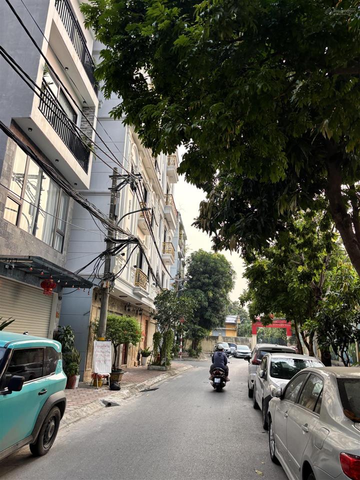 Hiếm bán căn nhà lô góc hai mặt đường to khu phân lô quân đội 918 cạnh aeon và sân golf 85m2 17 tỷ