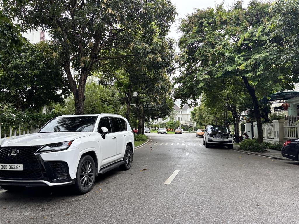 Bán căn biệt thự khu anh đào vinhomes riverside long biên hướng mát, rất đáng sống  giá hợp lý