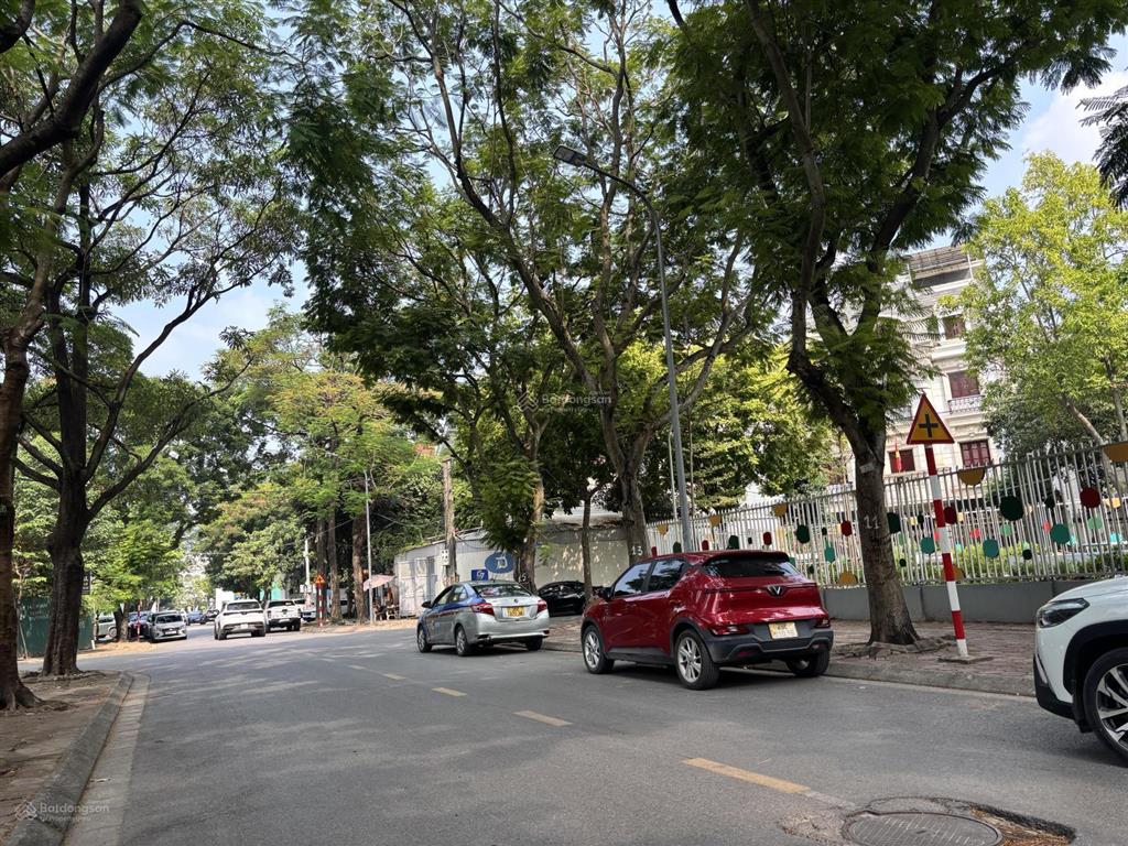 Vipbiệt thự căn góc thô 4 tầng 2 mặt đường view thoáng ngay sau phố sài đồng sầm uất 200m2  49 tỷ