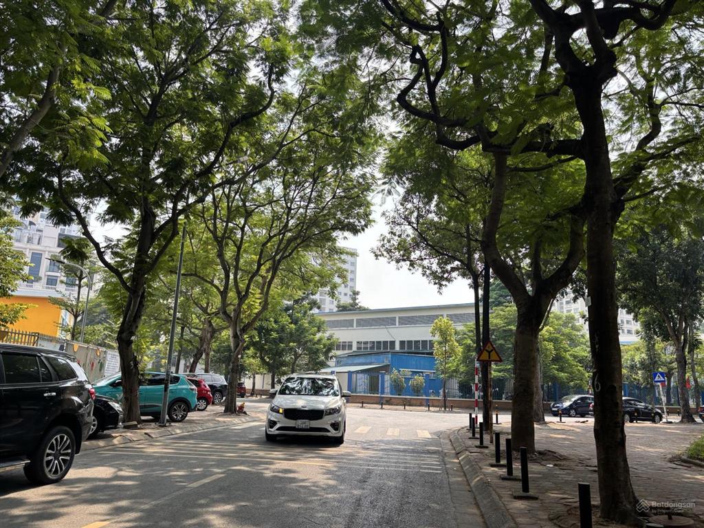 Vipbiệt thự căn góc thô 4 tầng 2 mặt đường view thoáng ngay sau phố sài đồng sầm uất 200m2  49 tỷ