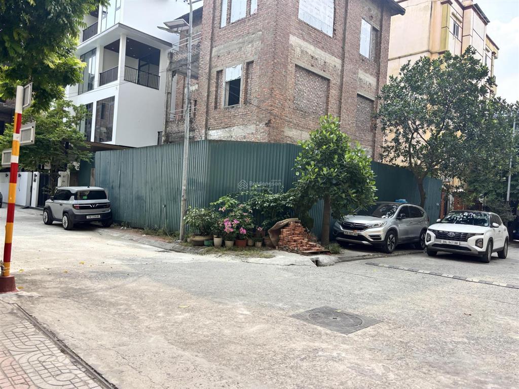 Vipbiệt thự căn góc thô 4 tầng 2 mặt đường view thoáng ngay sau phố sài đồng sầm uất 200m2  49 tỷ