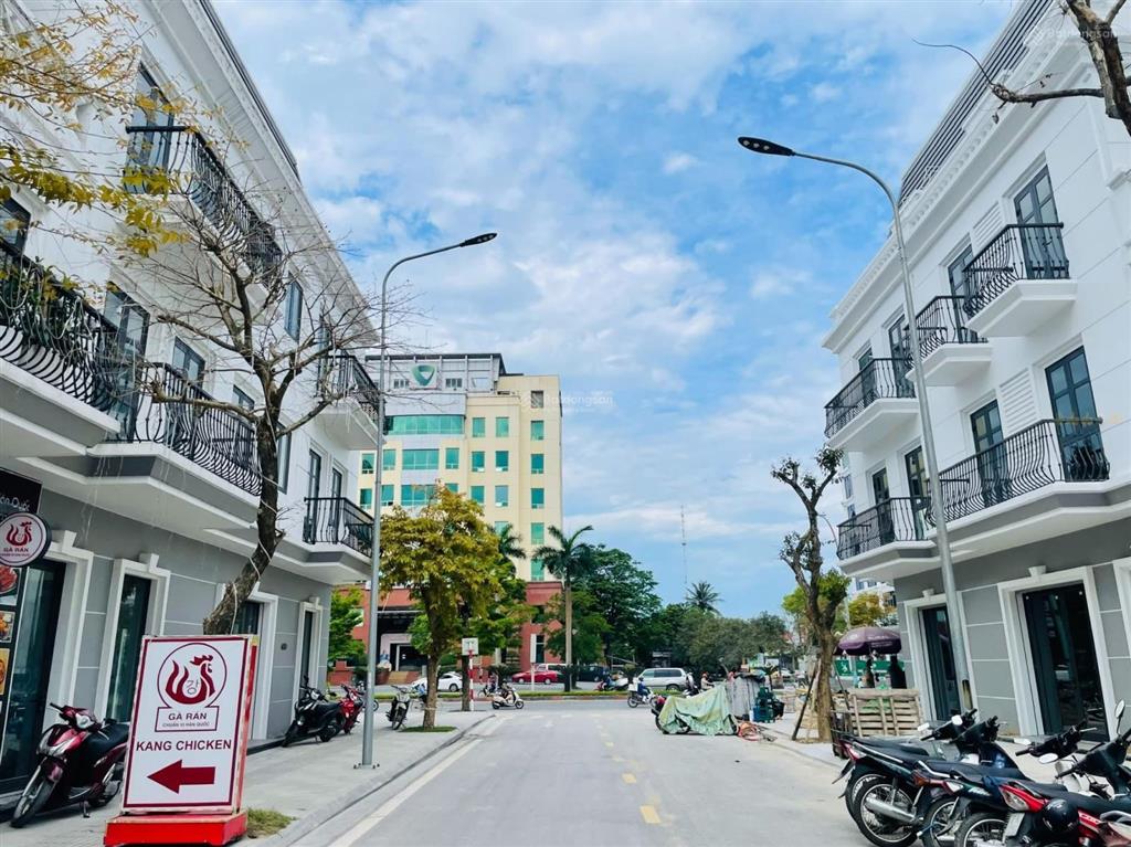 Bán căn shophouse vincom đường tràng tiền 23m kề vincom plaza