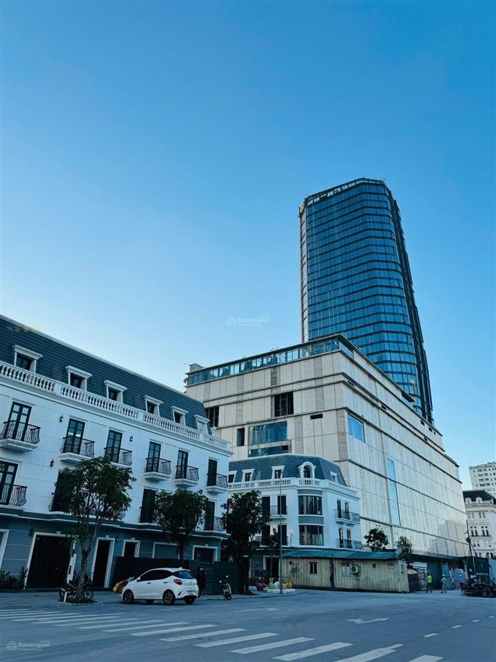 Bán căn shophouse vincom đường tràng tiền 23m kề vincom plaza