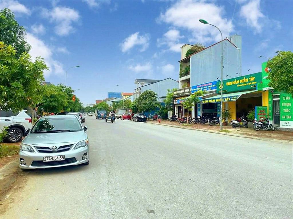 Bán đất đường ngô gia tự 24m  quán bàu