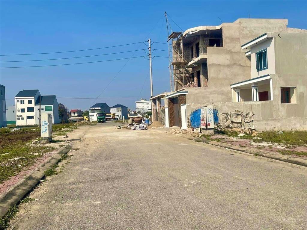 Bán lô góc đẹp khu đấu giá hưng chính mới giá tốt khu vực đường 12m đối diện công viên