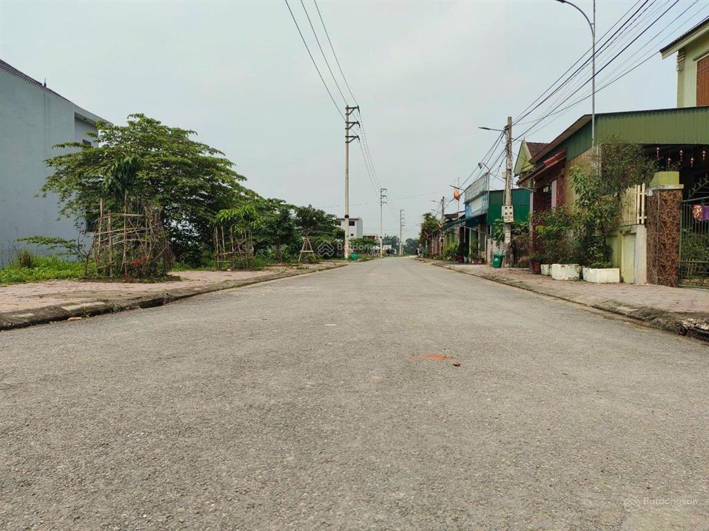 Cần tiền bán lô đất khu đấu giá xóm 5 hưng chính, giá mềm nhất khu vực đường rải thảm 15m
