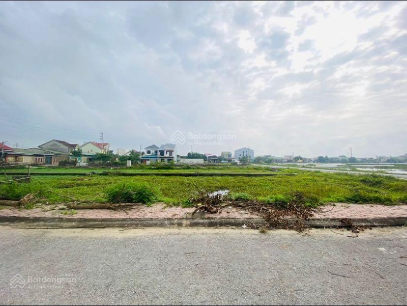 Cần tiền bán lô đất khu đấu giá xóm 5 hưng chính, giá mềm nhất khu vực đường rải thảm 15m