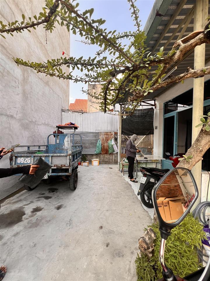 Bán nhà shr biệt, quận 7, gần phạm hữu lầu, 71,8m2, cấp 4, 2pn, 5 x 14,36, nhỉnh 3 tỷ.