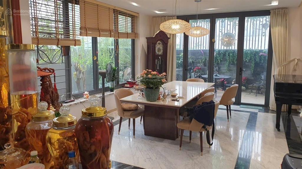 Bán biệt thự, quận 7, kế phú mỹ hưng, đường nguyễn lương bằng, 278m2  4 tầng, 12m x 14m nở hậu 15m