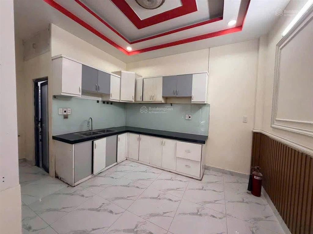 Cho thuê nhà nguyên căn, hxh huỳnh tấn phát, nhà bè, 5m x 11m nhà 3 tầng, 4pn, 3wc, giá 10 triệu