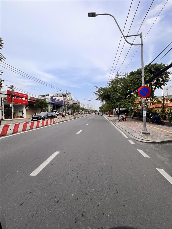 Bán nhà, mặt tiền đường huỳnh tấn phát, quận 7, dt 400m2, ngang 16m x 30m, giá bán  65 tỷ.
