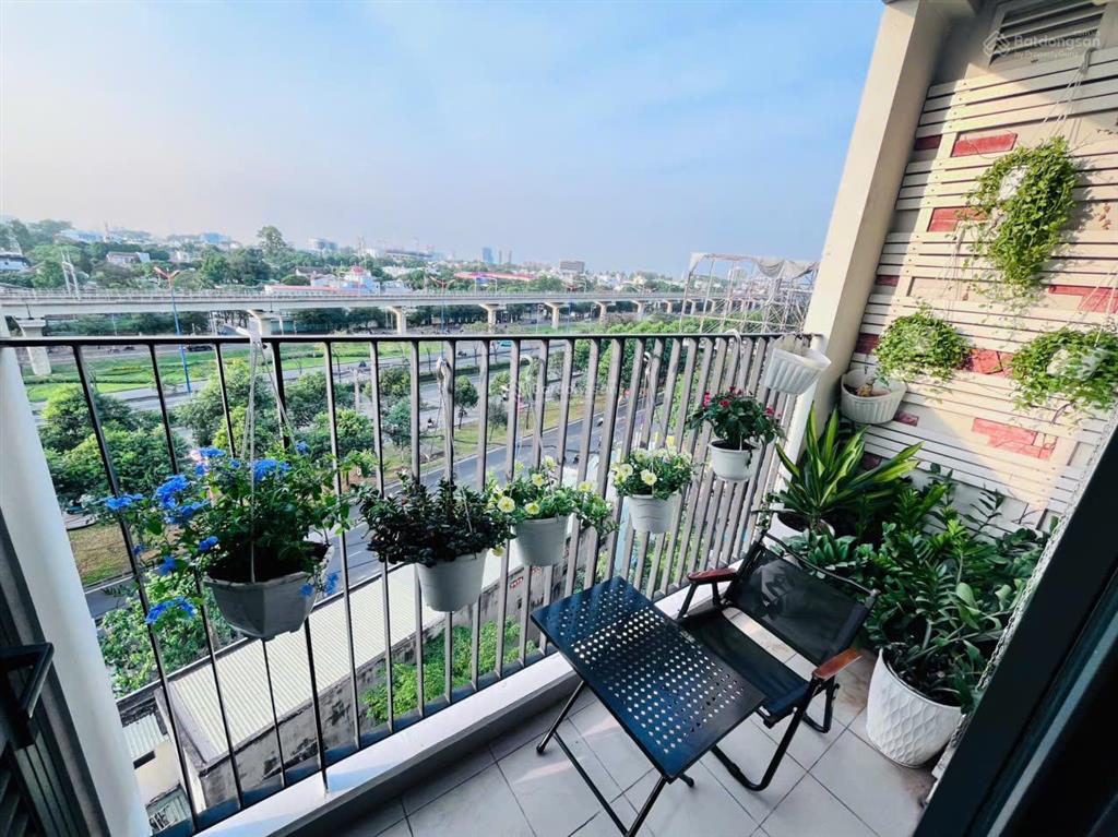 Cho thuê căn hộ 2pn2wc + 1p làm việc  view metro, 10p vào quận 1