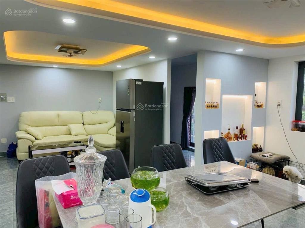 Nhà 4 tầng đẹp ngay chợ tam hà  diện tích 78m2 ngang 8m  đường xe hơi thông  giá 8.7 tỷ