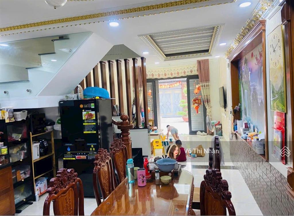 Nhà 4 tầng lầu hẻm 6m  khu nhà phố đồng bộ  dân cư văn minh  gần hiệp bình  giá 8.8 tỷ