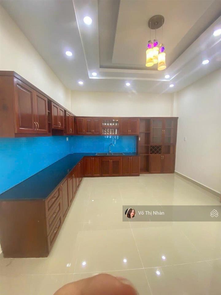 Nhà 4 tầng đón đầu quốc lộ 13  đối diện vạn phúc  diện tích 89m2 nở hậu  đường xe hơi tránh