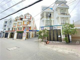 Nhà 4 tầng đón đầu quốc lộ 13  đối diện vạn phúc  diện tích 89m2 nở hậu  đường xe hơi tránh