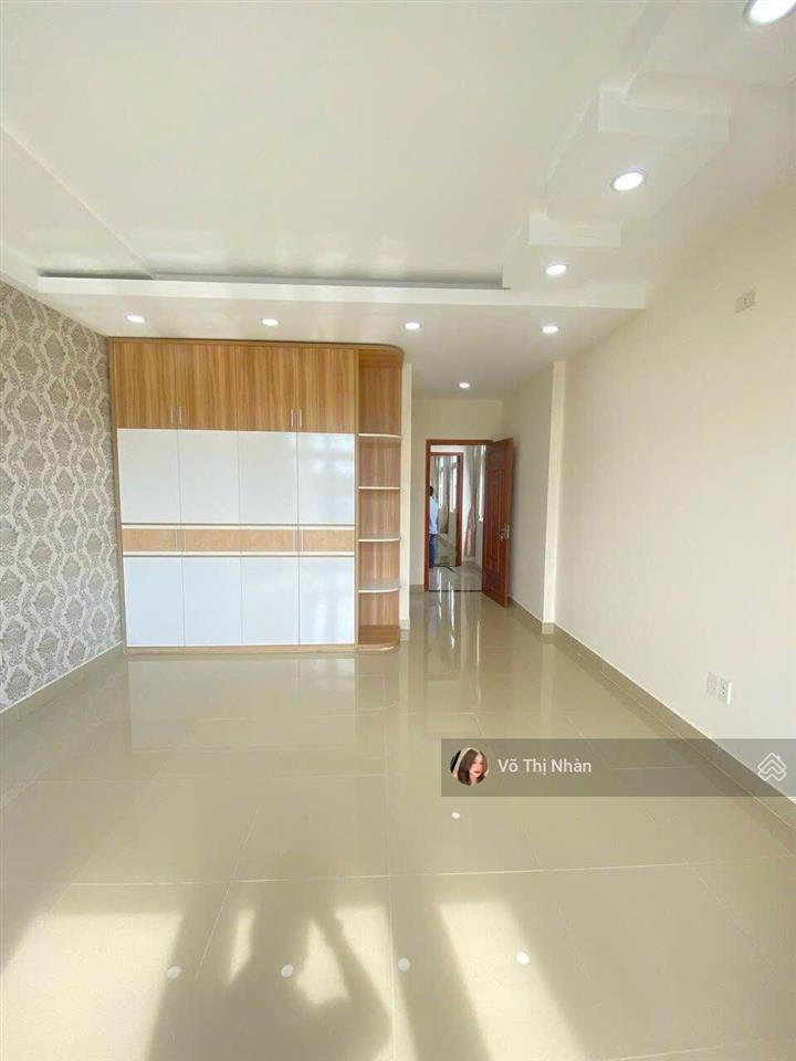 Nhà 4 tầng đón đầu quốc lộ 13  đối diện vạn phúc  diện tích 89m2 nở hậu  đường xe hơi tránh