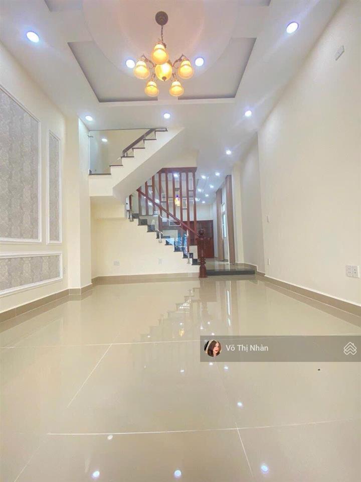 Nhà 4 tầng đón đầu quốc lộ 13  đối diện vạn phúc  diện tích 89m2 nở hậu  đường xe hơi tránh