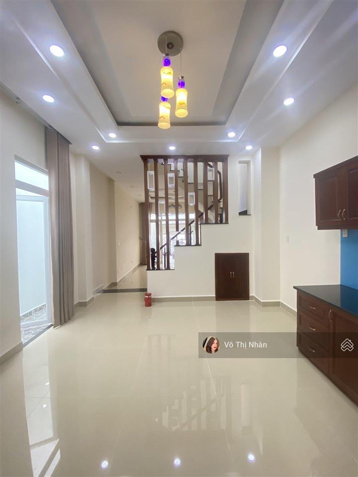 Nhà 4 tầng đón đầu quốc lộ 13  đối diện vạn phúc  diện tích 89m2 nở hậu  đường xe hơi tránh