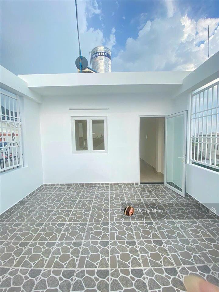 Nhà 4 tầng đón đầu quốc lộ 13  đối diện vạn phúc  diện tích 89m2 nở hậu  đường xe hơi tránh