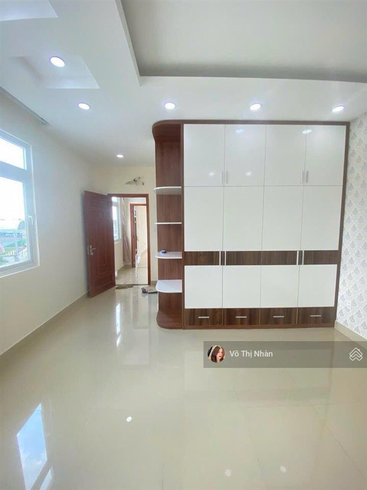 Nhà 4 tầng đón đầu quốc lộ 13  đối diện vạn phúc  diện tích 89m2 nở hậu  đường xe hơi tránh