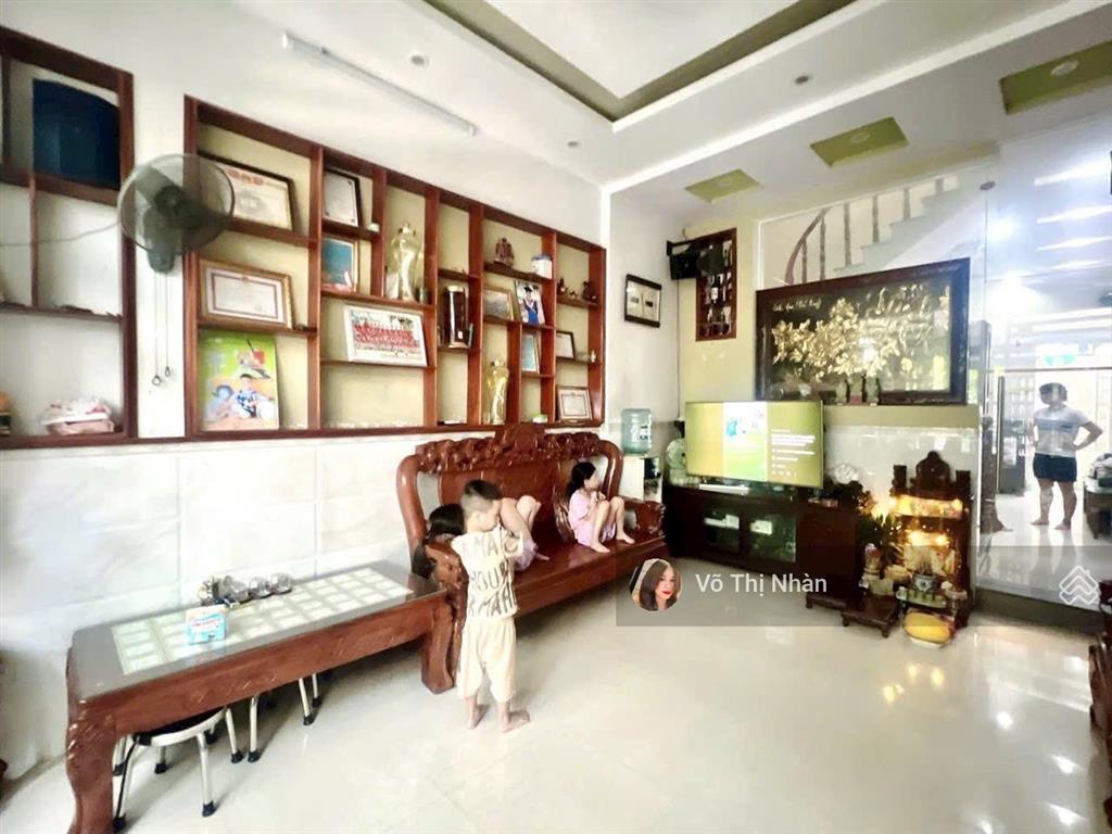 Vip  nhà 3 tầng lầu ngay cổng sau vạn phúc  khu bt garden home  đường 6m  giá chỉ 7.950 tỷ